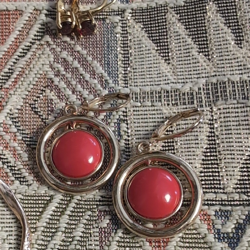 Vintage 7 Piece Gold Toned Earring Set - Picture 7 of 12